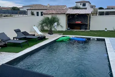 Image de Maison Plain-Pied Piscine Privée Confort & Détente