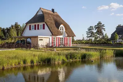 Image de Nouveau - Exclusif chalet au toit de chaume avec des équipements modernes vous invite à vous détendre