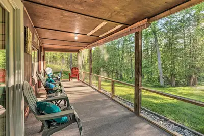 Image de Wolfs River Retreat w\/ Yard & River Access!