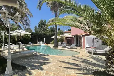 Image de Beautiful vacation villa with large pool 900m walk to the beach for 12 people