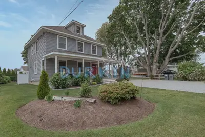 Image de New home  with many updates on Great Island.