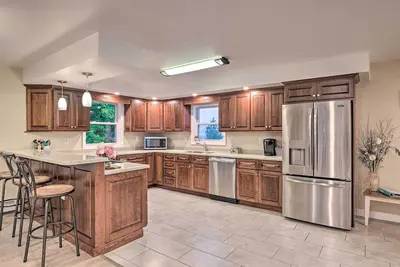 Image de Cozy Seneca Falls Home Close to Cayuga Wine Trail!