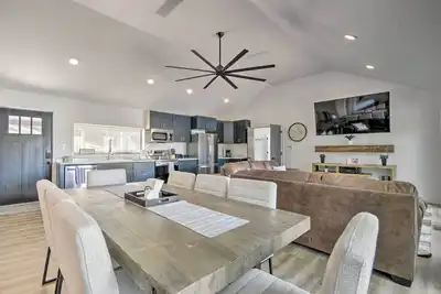 Image de Waterfront Escape: Ozarks Home + Guest House!