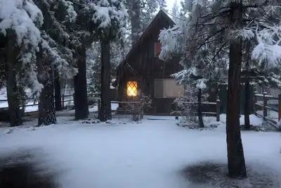 Image de Each Pine Retreat. Large fenced in yard, Ev hookup, Close to Ski & Sledding