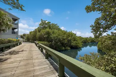 Image de Hidden Gem 2 Br Condo by A Shore Thing Vacations!