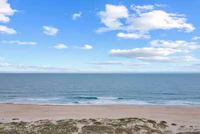 Image de Summer Savings - Oceanfront Home with Hot Tub, Grill, and Stellar Ocean Views