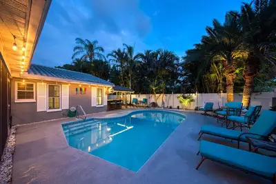 Image de *****Pool & Hot Tub and Tiki Bar that sleeps 7. 5 Minutes from Indian Rocks Beach *****
