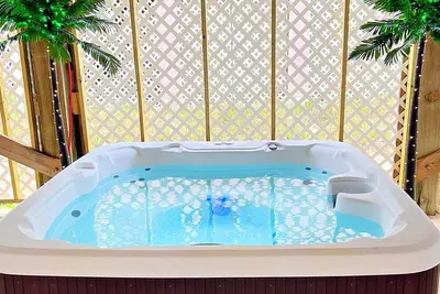 Image de Stunning beachfront house with game room, hot tub, balcony, & washer\/dryer