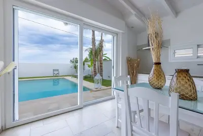 Image de Valentinus - Villa with private pool just 300 meters from the sea