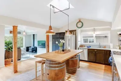 Image de Wine Country Creekside Retreat With Hot Tub
