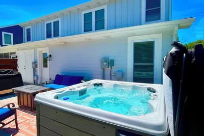 Image de New! Hot Tub! Short Walk to Sheridan Beach. Free Parking!