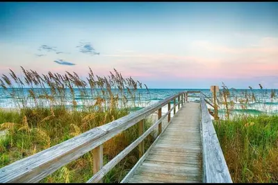 Image de Coastal Condo Close to Everything!