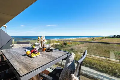 Image de \"BeachWaveOne\": Holiday apartment right on the beach with sauna, balcony & Baltic Sea view