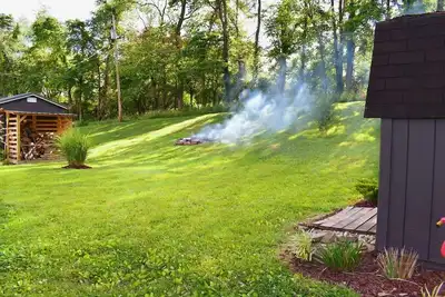 Image de Serene 2br: Near-Town Convenience Meets Nature Getaway, Ideal for All Travelers