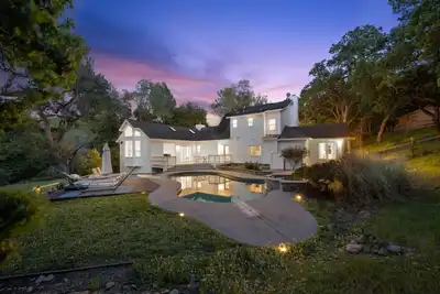 Image de Farmhouse at Sonoma Oaks. Hot Tub, Pool, Bocce!