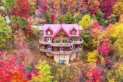 Image de Fall special, Luxury 5br Gatlinburg Cabin – Views, Hot Tub, Theater & Game Room”