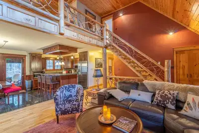 Image de Gooseberry Lodge-Retreat w\/theater room, game rm, seasonal hot tub & firepit