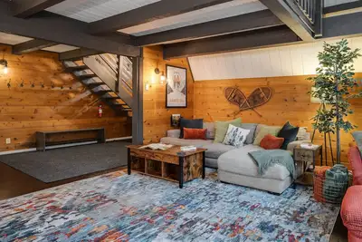 Image de Tranquil modern hike + ski Breck cabin w/ Fast WiFi, HotTub, FirePit, 2 Kitchens