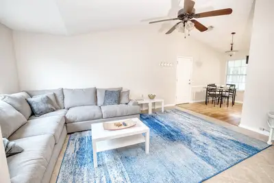 Image de Cozy 3bd close to Pensacola & Navarre Beaches!