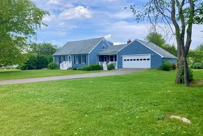 Image de New England Beach House - 10 min walk from the beach!