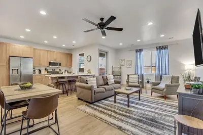 Image de New 3 Br 3bath Townhouse with sunset views and heated pool Ev Friendly