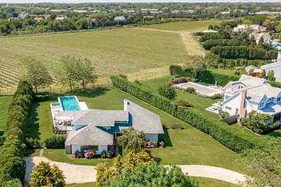Image de Spectacular Vineyard Setting in Watermill