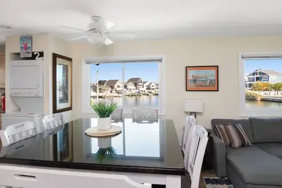 Shorely Perfect Waterfront private 2ndFl OpenViews +Jacuzzi +Dock +Beach