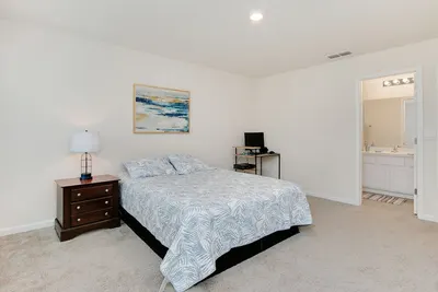 Image de Centrally Located Townhome! Minutes from Beaches and downtown!