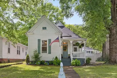 Image de St. Elmo Twin Oaks | 2 Miles to Tourist Fun!