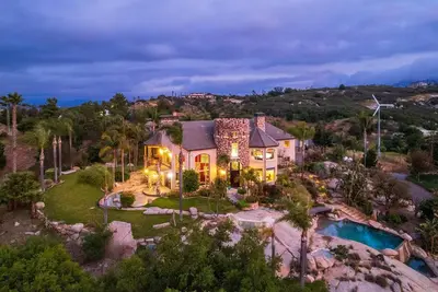 Image de Castle on a hill, breathtaking views, surrounded with pools, trees, and lawn