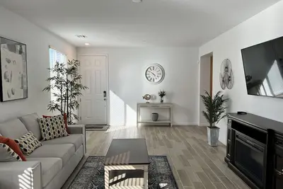 Image de Brand new & Stylish home ~ 5★ Location, close to the strip