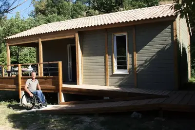 Image de Chalet 35m² Confort+ 2 chambres - Terrasse couverte (adapté aux personnes à mobilité réduite) 5 personnes
