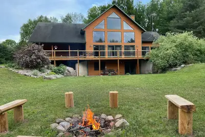 Image de Cozy log Cabin tucked away in natures serenity