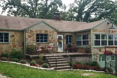 Image de The Historic Cale House-Grand Lake Ok- Waterfront with Dock! Pet Friendly!