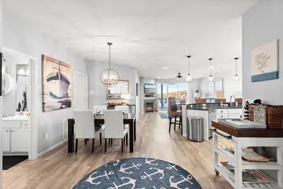 Image de Exclusive 1st Class Lands' End Main Channel Waterfront View w/ Afternoon Shade!
