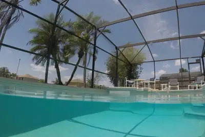 Image de Grand Kissimmee Lakeside Villa avec Sud face à la piscine et spa