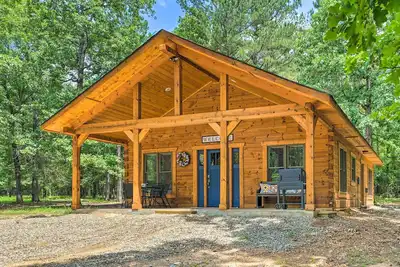 Image de 'Falling Star' Eagletown Cabin w\/ Hot Tub: Pets Ok