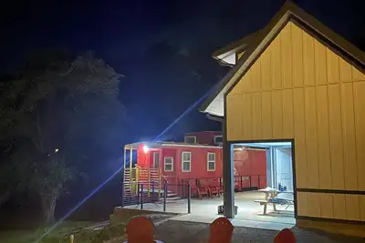 Image de The C&O Caboose at Cantrell Station, Minutes to Fayetteville!