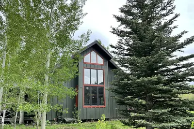 Image de Cozy Creek side 3 bedroom Cabin- kid & pet friendly