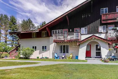 Image de Condo with balcony, gas fireplace, & washer/dryer - close to hiking & skiing