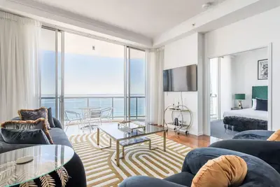 Image de Stunning 3br, 42nd Floor Skyhome - Breathtaking views!
