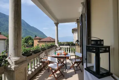 Image de 2-bedroom apartment with 2 balconies, air condition and wonderful views of the lake
