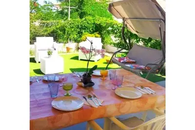 Beach house 100 m from the beach with beach veranda and sea view