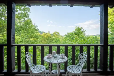 Image de Romantic + Cozy +Views Smokey Mountain & Hot Tub