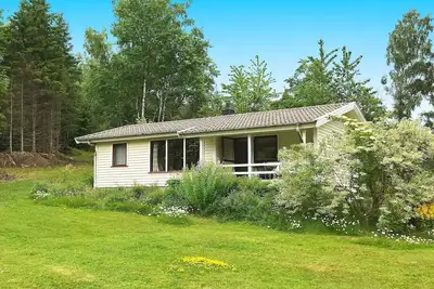 Image de Cottage confortable près du lac et de la mer