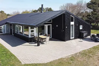 Image de Maison de vacances pour 12 a Fanø-By Traum