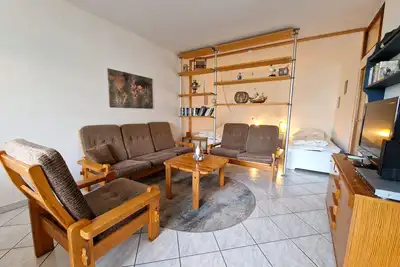 Image de Bright, friendly and fully tiled apartment on the 1st floor.