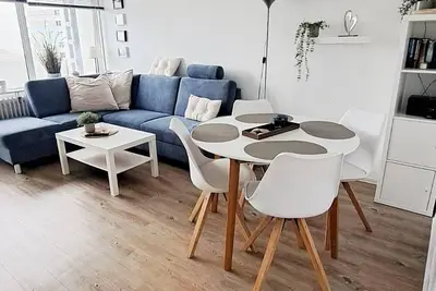 Image de Neu Renovierte, Helle und Schöne Ferienwohnung in der 4