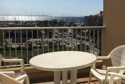 Image de Duplex climatisé avec terrasse à Hyères, mer, parking