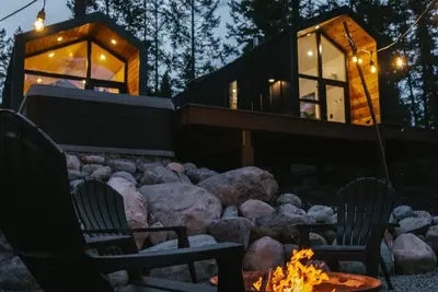 Image de Kintla - Dual Tiny Homes Close To Glacier, Skiing - Hot Tub - Scenic Views